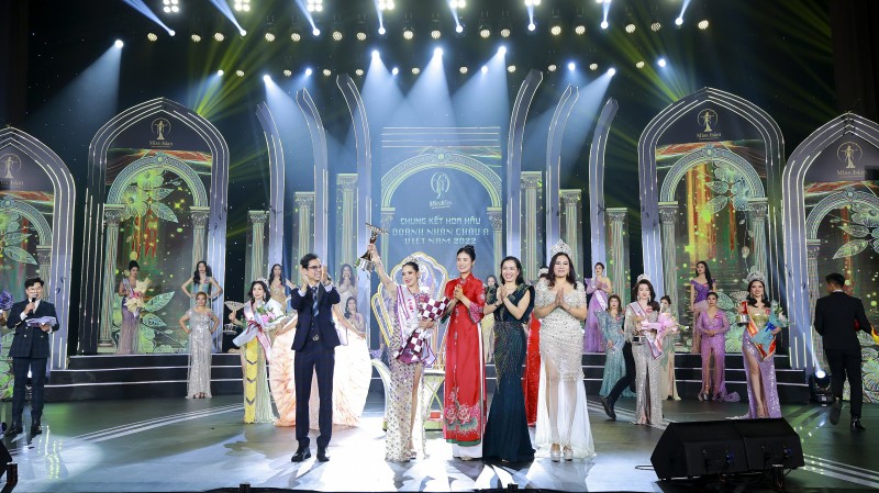 Doanh nhân Thái Thị Quý Hương đăng quang Á hậu 1 Hoa hậu Doanh nhân Châu Á Việt Nam 2022