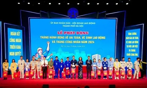 Hà Nội: Trao quà cho 100 công nhân lao động có hoàn cảnh khó khăn
