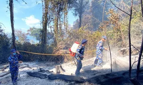 Vùng 5 Hải quân tham gia chữa cháy tại bìa Vườn quốc gia Phú Quốc