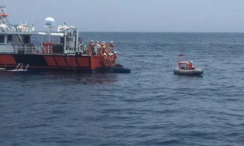 Vụ chìm sà lan khiến 5 người mất tích: Huy động trực thăng tìm kiếm