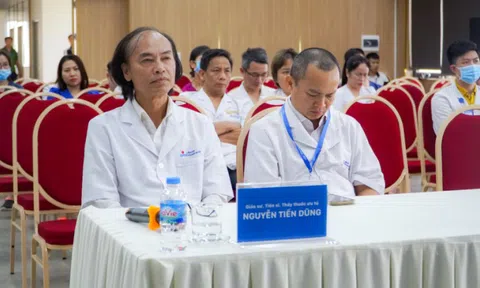 Vĩnh Phúc: Giáo sư của Đại học California Hoa Kỳ khám chữa bệnh tại Bệnh viện hữu nghị Lạc Việt
