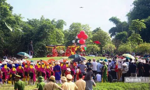 Hà Nội: Hàng nghìn người xem tái hiện trận đánh của Thánh Gióng