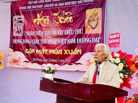 Nhà thư pháp Lê Thiên Lý với hai lối viết thư pháp độc đáo "Nhân diện thư" và "Vật điểu thư"